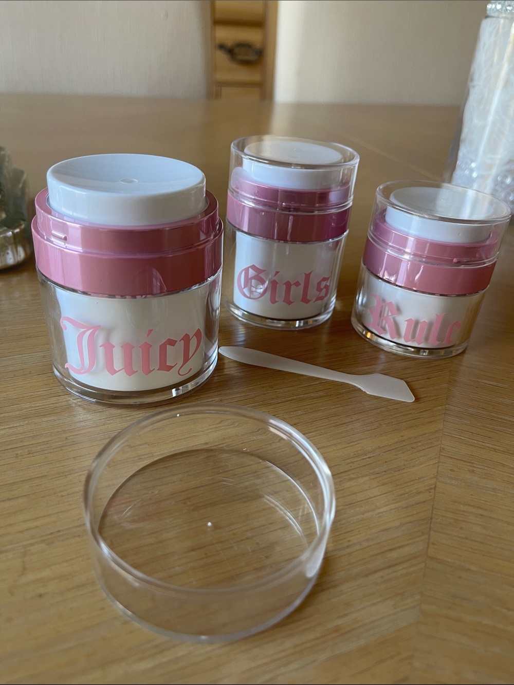 JUICY COUTURE “Juicy Girls Rule” pump travel jars - Picture 3 of 3